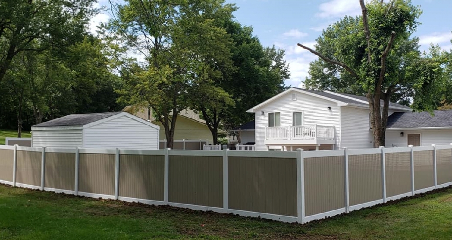 Top 5 Benefits of a Privacy Fence by: Derkson Fencing Company 