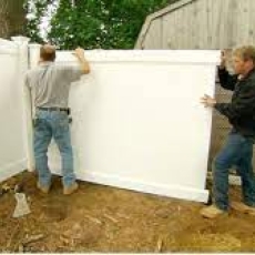 The Pros and Cons of Hiring a Fencing Company vs. DIY